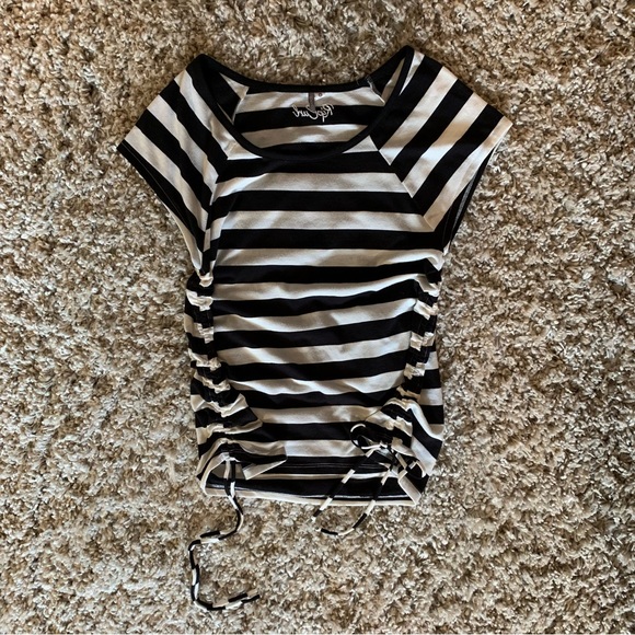 Rip Curl Black and White Striped T-Shirt Size Small - Picture 3 of 7